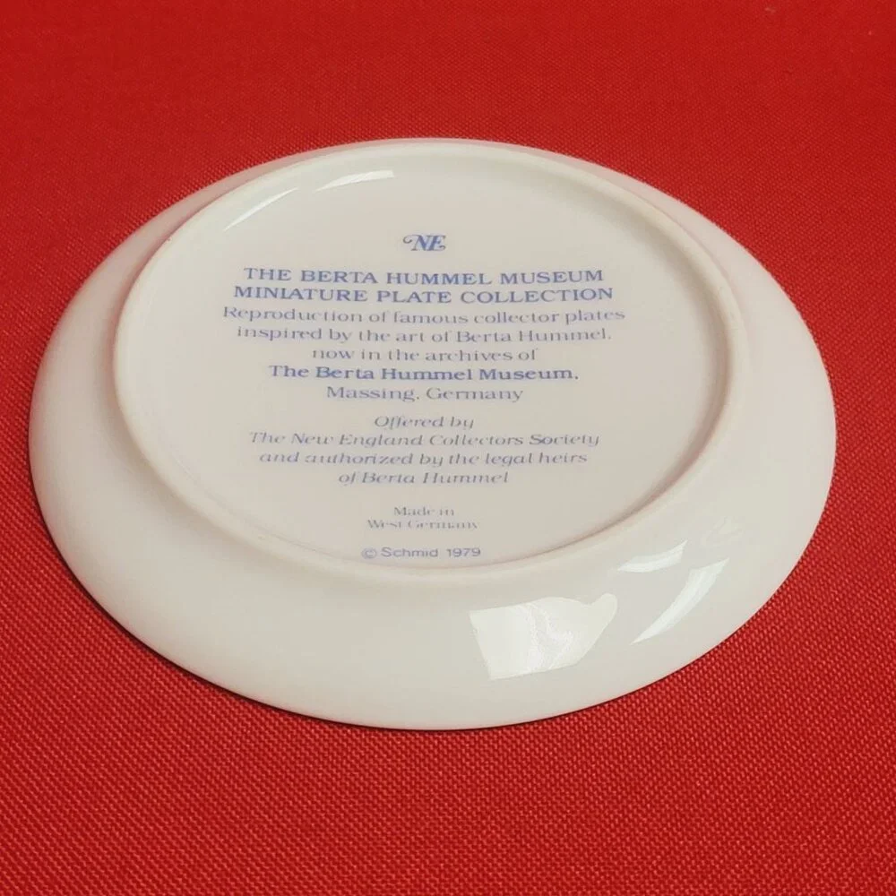Schmid Berta Hummel Museum Miniature Plate Collection 1979